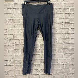 Women’s Under Armour blue with mesh legs heat gear compression leggings Large